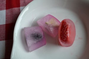 Berry lemonade ice cubes