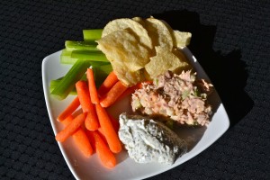 WIAW lunch: tuna salad, dill dip, fresh veggies